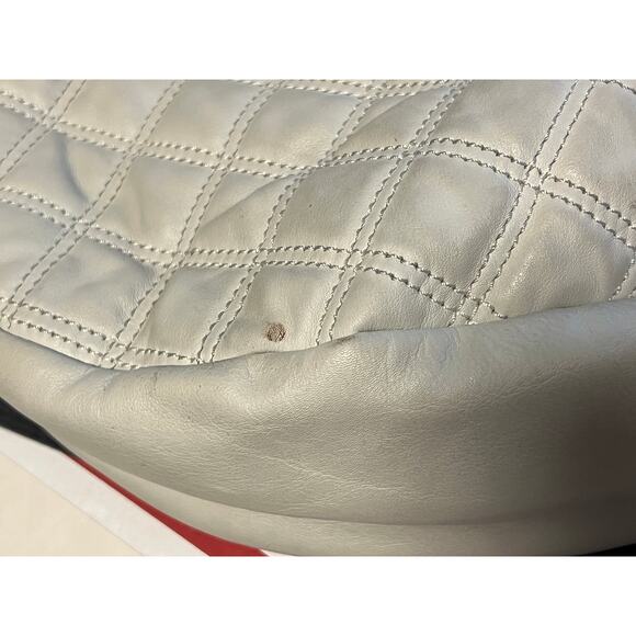 Marc Jacobs Vintage Leather Quilted Shoulder Bag Gold Buckles White 12x14x3 - Picture 9 of 16